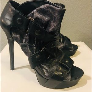 Vera Wang Lavender label 7.5 Black leather bootie